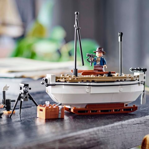 40729 Shackleton’s Lifeboat with minifigs and accessories