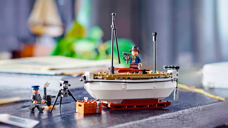 LEGO® Icons 40729 Shackleton’s Lifeboat