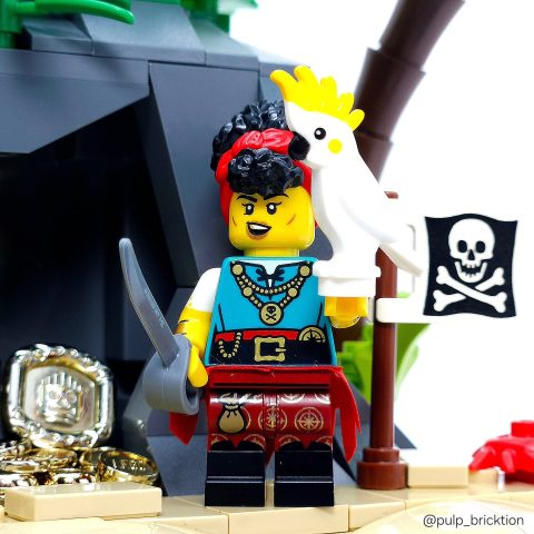 Pirate Quartermaster and cockatoo photographed by pulp_bricktion